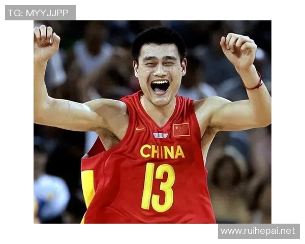 姚明公园投篮活动引发篮球爱好者热潮共同感受巨星魅力与运动乐趣