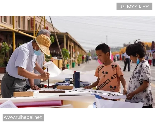 足球明星与象棋的奇妙结合展现运动与智慧的完美交融 足球明星与象棋的奇妙结合展现运动与智慧的完美交融