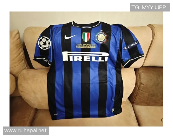 中国足球队服图片展示与分析探讨球队文化与设计理念